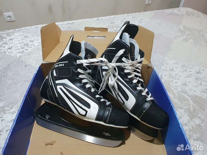 Коньки хоккейные