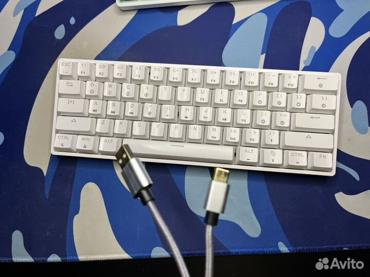 Механическая клавиатура GK 61 yellow switches