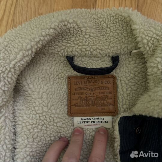 Вельветовая куртка levis