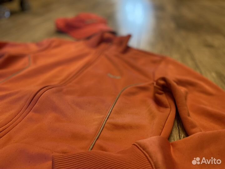 Спортивный костюм Reebok с бейсболкой