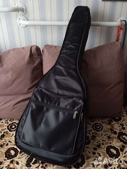 Гитара с чехлом, утепленным