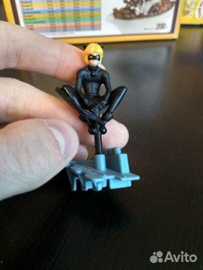 Игрушки Киндер серии 