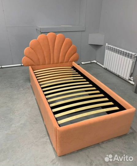 Детская кровать с бортиками 