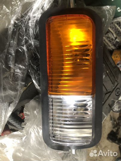 Надфарник на ниву правый