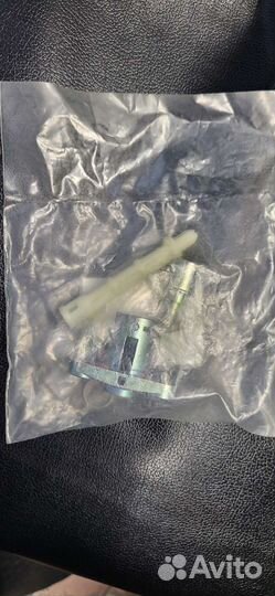 Личинка замка капота Форд Мондео III