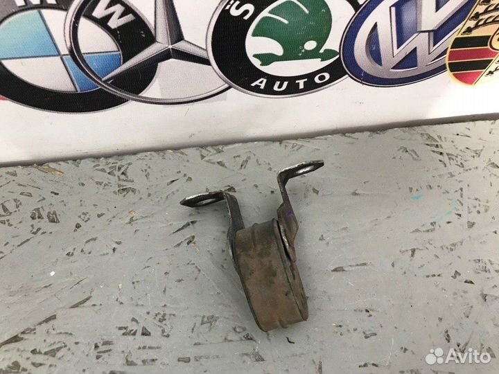 Кронштейн глушителя Audi Q5 8R cncd 2013