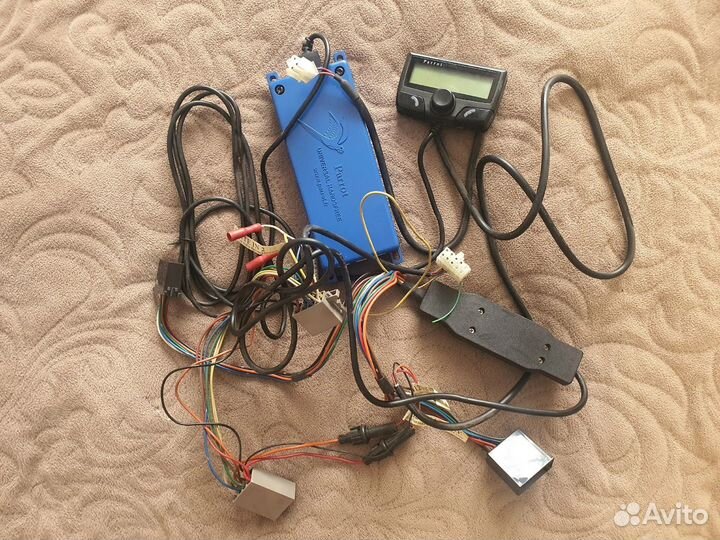 Комплект громкой связи Parrot CK3100LCD