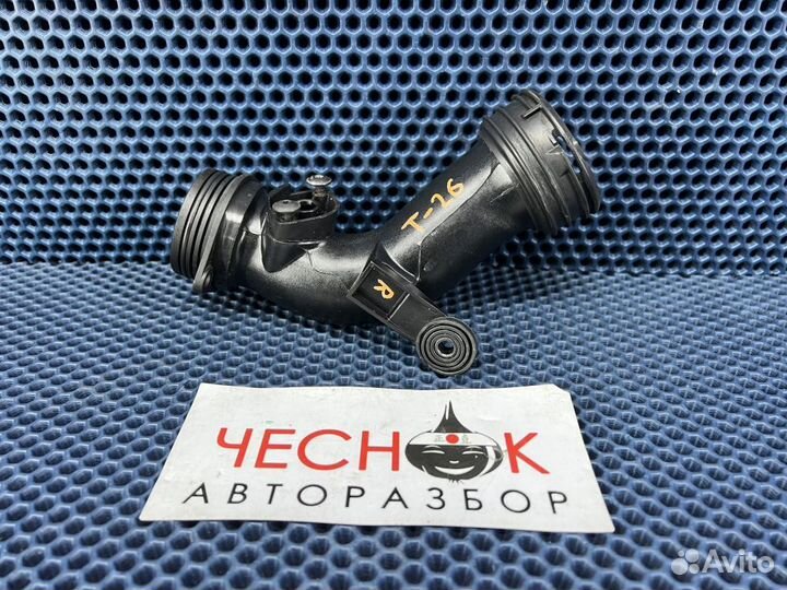 Патрубок интеркулера на VW Touareg GP