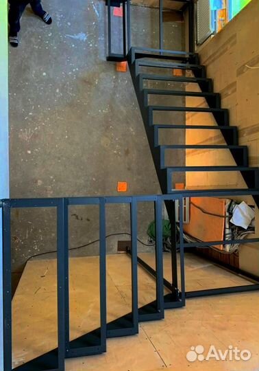 Лестницы на металлокаркасе под ключ