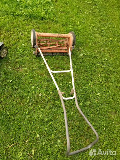 Газонокосилка ручная механическая