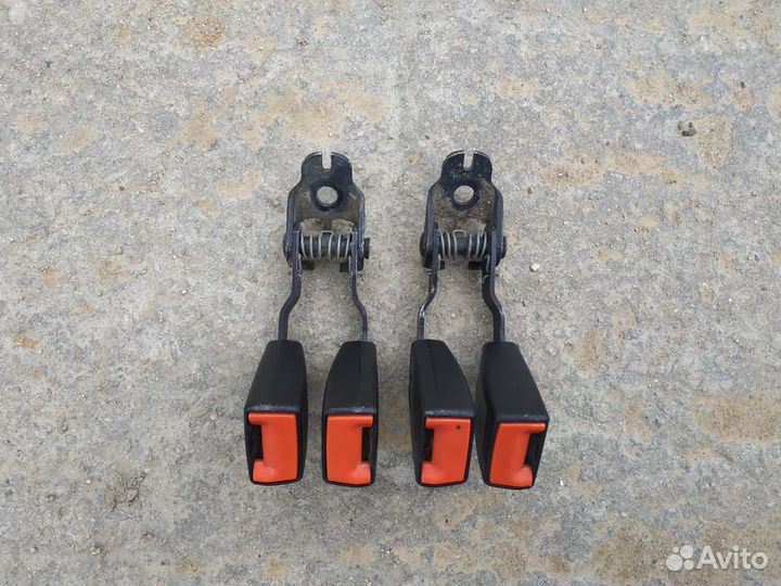 Замок ремня безопасности задний Ford Mondeo 3