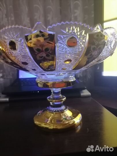 Ваза для фруктов на ножке