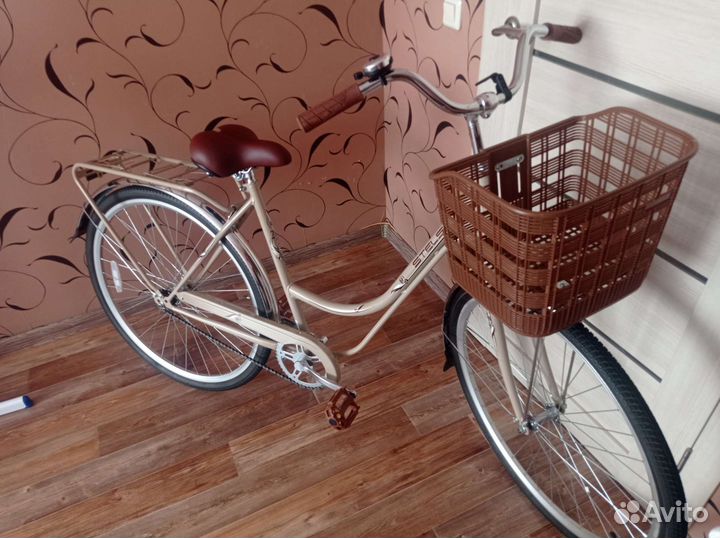 Велосипед с женской рамой