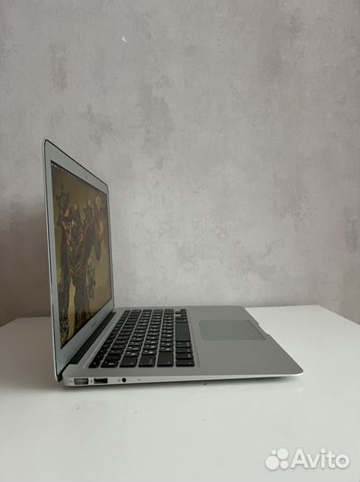 Красивый ноутбук Apple MacBook 13