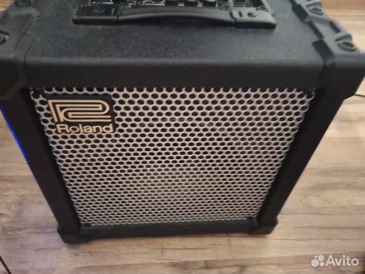 Комбоусилитель Roland Cube 20xl