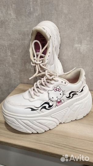 Кроссовки женские hello kitty Bershka