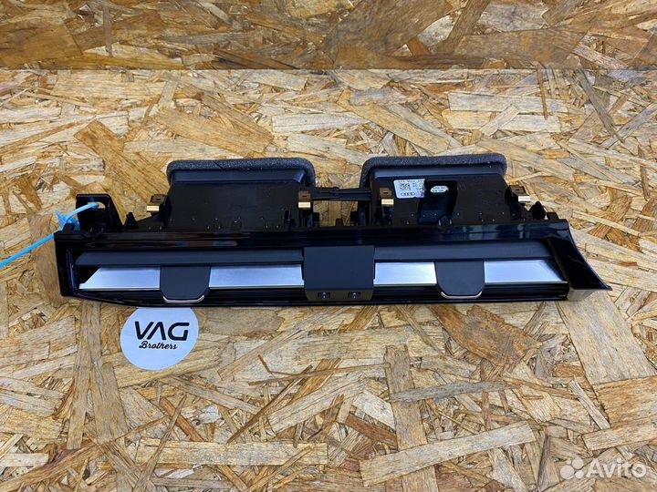 Дефлектор обдува салона Audi Q3 F3 2019 83B820903