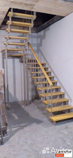 Поворотная лестница от поставщика