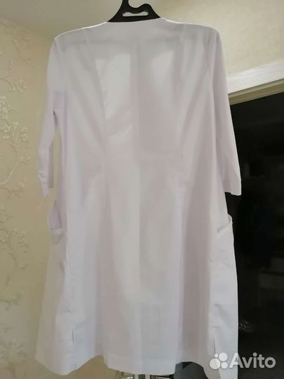 Белый медицинский халат женский