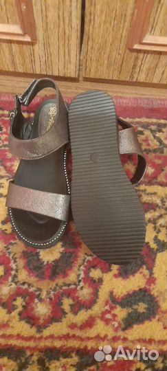 Сандалии женские