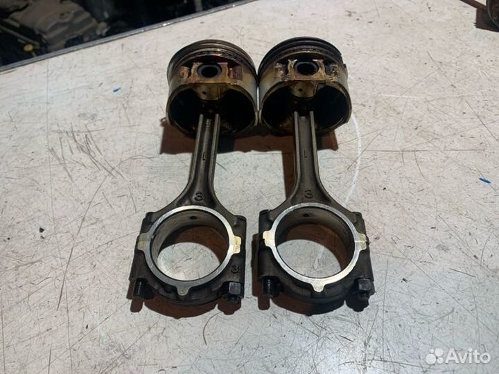 Поршень с шатуном Mitsubishi Carisma DA6A 4G13