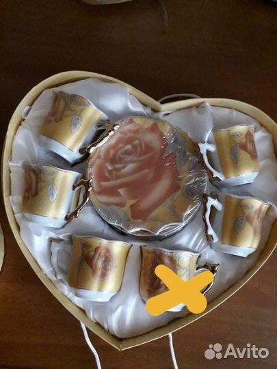 Кофейные чашки с блюдцами