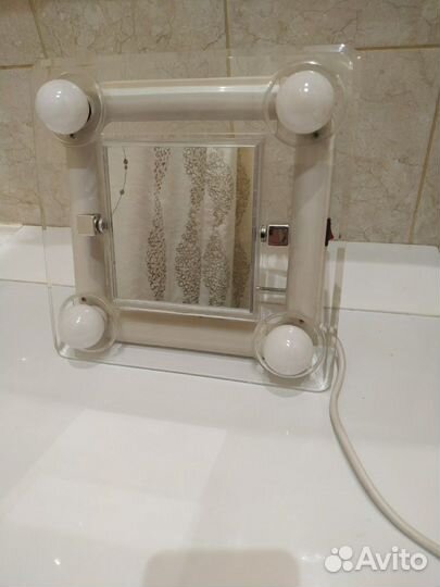 Зеркало двухстороннее, с подсветкой