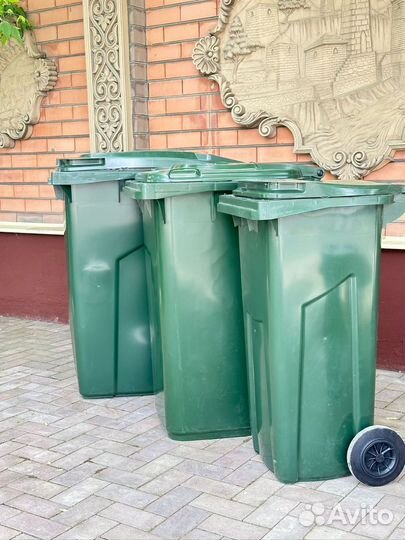 Мусорные контейнеры пластиковые 1100 л