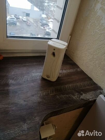 Автоматический распылитель освежитель воздуха