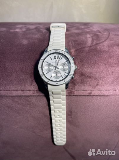 Часы женские jacques lemans 1-1587