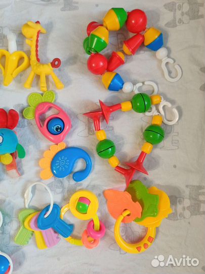 Погремушки и прорезыватели пакетом