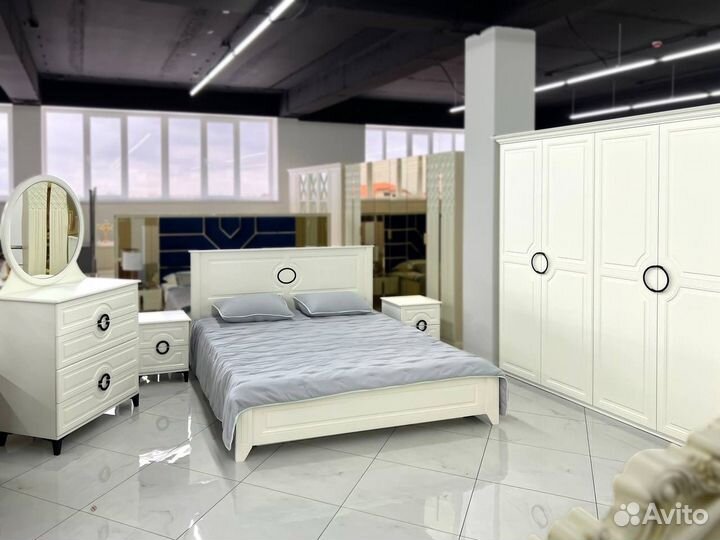 Спальный гарнитур