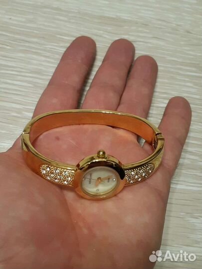 Часы с кристаллами Сваровски