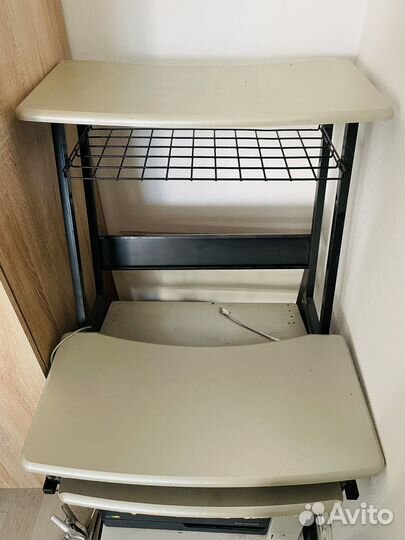 Компьютерный стол бу с металлическим каркасом