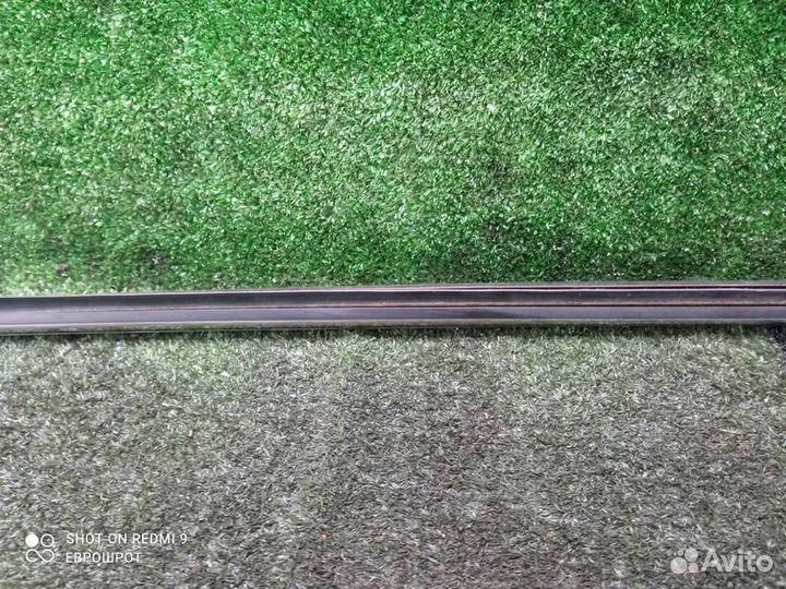 Накладка стекла переднего правого Opel Astra H (2