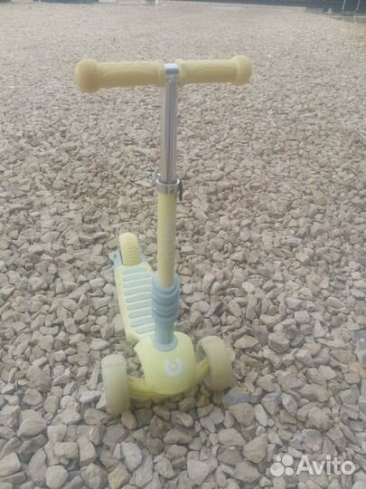Самокат детский с ручкой и сиденьем
