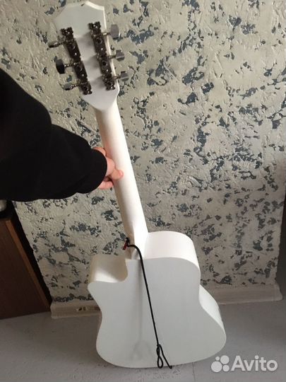 Акустическая гитара