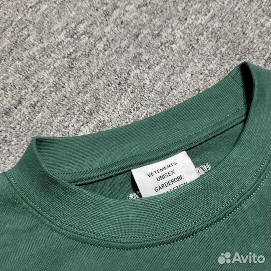 Зеленый лонгслив Vetements