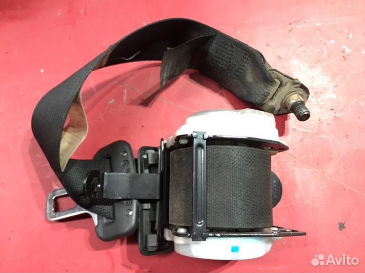 Ремень безопасности задний правый Toyota Avensis