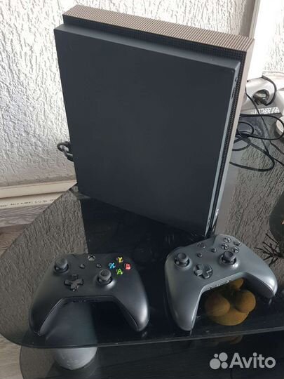 Xbox One x, 1tb,2 геймпада, 400 игр по подписке