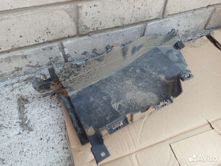 LADA xray дефлектор радиатора правый