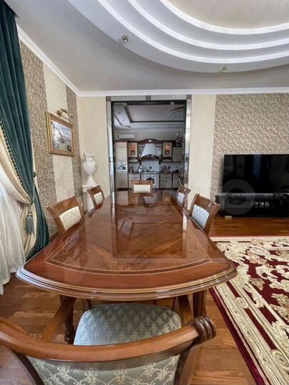 Дом 450 м² на участке 10 сот.