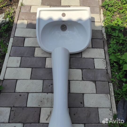 Раковина с пьедесталом