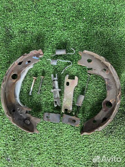 Механизм стояночного тормоза Toyota Celica ZZT231