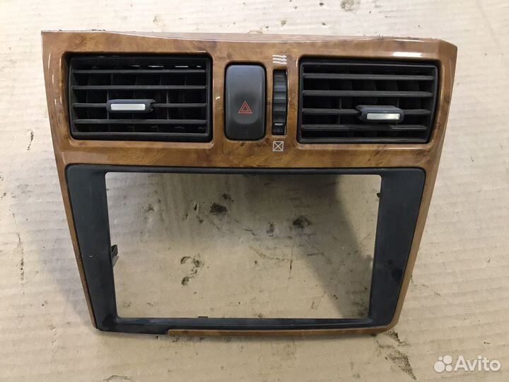 Дефлектор воздушный центр. Nissan Maxima A33(4592)