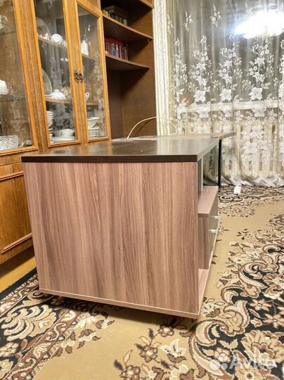 Журнальный столик на колесах