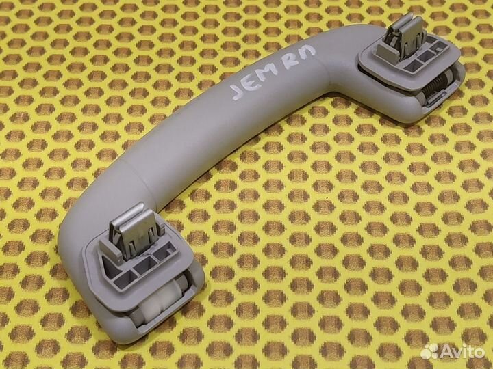 Ручка потолочная передняя правая Volkswagen Jetta