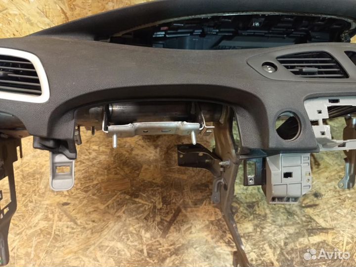 Панель передняя салона (торпедо) Renault Scenic 3