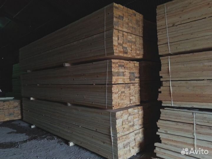 Сосновые доски, натуральная красота и надежность