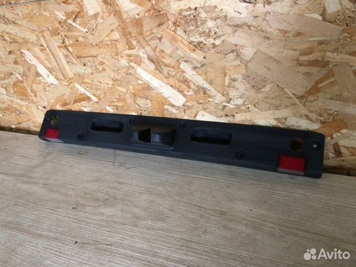 Накладка двери багажника задняя Mercedes-Benz